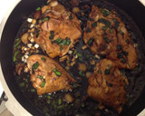 Foto del paso 3 de la receta: Patitas y muslos de pollo en salsa de caramelo c/arroz y coco