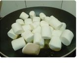 Foto langkah ke 2 dari resep Permen nougat.