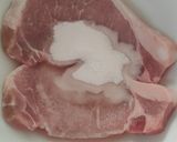 รูปขั้นตอนการทำที่ 1 ของ สันนอกหมูราดซอสหัวหอมญี่ปุ่น