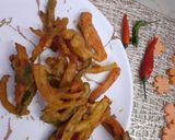 A picture of step 4 of 3 coloured capsicum pakora.