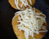 A picture of step 5 of IndoChinese Burger.
