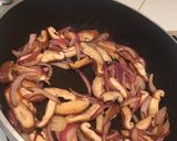 Foto langkah ke 3 dari resep Mushroom and garlic noodles (jamur shitake dan bawang).