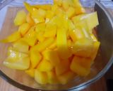 Foto del paso 2 de la receta: Agua de mango con frambuesa 🥭❤