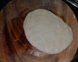 A picture of step 5 of Aloo paratha.
