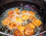 A picture of step 10 of Veg Noddles with dry manchurian balls.