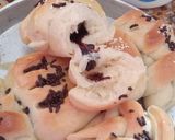 Foto langkah ke 6 dari resep Roti Manis isi pisang coklat.