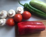 Foto del paso 1 de la receta Pizza 🍕 cuadrada con vegetales crudos🌱