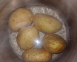 Foto del paso 1 de la receta: Papas con longaniza y jamón 😋😋