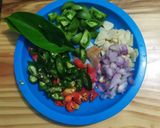 Foto langkah ke 1 dari resep Oseng Cumi Basah Cabai Ijo & Rawit.