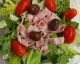 Foto del paso 1 de la receta: Ensalada de Lechuga, Jamón, Queso y Aceitunas