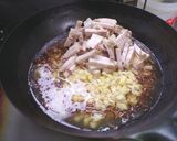 A picture of step 3 of Lu Rou Fan (滷肉飯, Taiwanese Braised meat rice bowl).