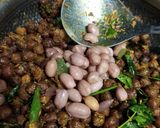 A picture of step 5 of Kala chana masala.