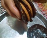 A picture of step 4 of Chocolate dates palm-biscuit cake.