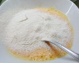 Foto del paso 4 de la receta: Buñuelos de rape y langostinos con pimientos del padrón 