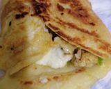 A picture of step 4 of Chicken pratha roll.