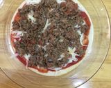 Hình bước làm 1 của món Piza bò băm xúc xích