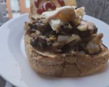 Foto del paso 9 de la receta: Sándwich de carne🥩, cebolla🧀caramelizada🌰 y queso🥯