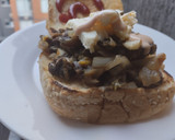 Foto del paso 9 de la receta: Sándwich de carne🥩, cebolla🧀caramelizada🌰 y queso🥯