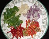 Foto langkah ke 2 dari resep Ikan Jambrong Tumis Pedas.