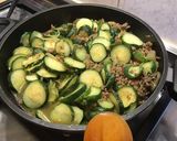 Une image de l'étape 10 de Bœuf épicé aux courgettes, oignons et persil.