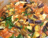 Foto del paso 6 de la receta: Pollo en salsa de tomate aromático con hierbas y alcaparras