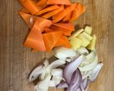 Gambar langkah 1 resipi Sup ayam kampung simple.