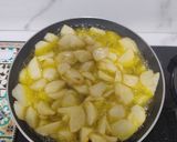 Foto del paso 3 de la receta: Tortilla de patatas con pimiento verde