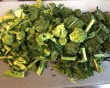 Une image de l'étape 2 de Cima di rapa aux anchois, poivron rouge et pecorino.