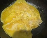 Foto langkah ke 3 dari resep Scrambled Eggs Cheese.