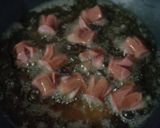 Foto langkah ke 2 dari resep Tumis jamur sosis.