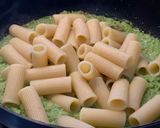 Foto del passaggio 6 della ricetta Rigatoni con Pesto di Zucchine e Speck