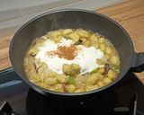 Foto del paso 4 de la receta: Gnocchi con salmón y espinacas en falsa bechamel