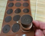 Foto del passaggio 3 della ricetta Cioccolatini laurea 🧑‍🎓🐞