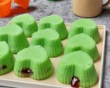 Foto langkah ke 8 dari resep Bolu Kukus Ketan Putih Pandan isi Selai Strawberry.
