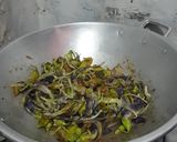 Foto langkah ke 5 dari resep Oseng kembang turi merah.