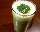 A picture of step 2 of Chinese Herbs Green Smoothie with White Mugwort, Spinach, and Snow Lotus Root.