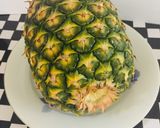 Foto del paso 1 de la receta: Ensalada Especial de Piña 🍍 Rellena con Frutas y Miel!🍯🥝🍊🍒