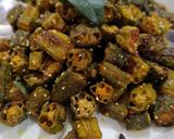 A picture of step 3 of Roasted bhindi masala.