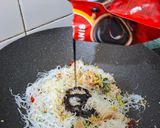 Foto langkah ke 4 dari resep Bihun Goreng Tuna Pedas.