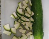 Foto del paso 2 de la receta: Tortilla de calabacín, pimiento y quesitos