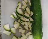 Foto del paso 2 de la receta: Tortilla de calabacín, pimiento y quesitos