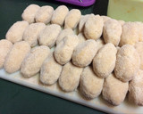 Foto del paso 6 de la receta: Croquetas con merluza rebozada, atún en aceite y huevo duro