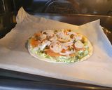 Foto del paso 3 de la receta Increíble pizzeta con pesto de cilantro y salmón ahumado