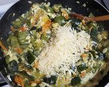 Foto del paso 6 de la receta: Revuelto de zapallitos y zanahorias!!!
