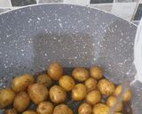 Foto langkah ke 2 dari resep Gamja Jorim 감자조림 (Korean Baby Potatoes).