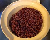Une image de l'étape 2 de Haricots azuki aux tomates roses, coriandre et punjabi pachranga.