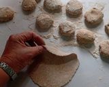 Foto del paso 3 de la receta: Tortillas fáciles de avena e integral para rellenar