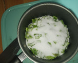 Foto del paso 4 de la receta: Medallones de cerdo, ensalada de verdolagas y "jugo verde"