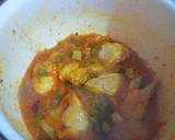 Foto del paso 4 de la receta: Pollo guisado con zanahorias, patatas al macis y azafrán