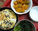 Hình bước làm 5 của món Trứng rán rong biển🥚🥕🥕